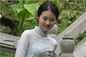 4k-外拍的极品文静甜美古典美女小姐姐