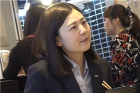 4k-餐厅用餐的制服高跟鞋街拍美足
