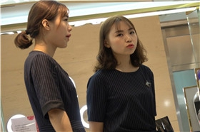 4k-黑色连衣裙丝袜美腿街拍美女