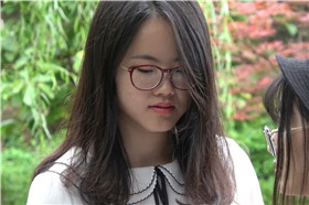 4k-街拍清纯可人米色鞋美足美女