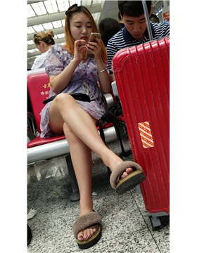 4k超清，碎花连衣裙清秀长腿美女
