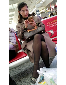 4k超清，街拍黑丝知性美腿少妇美女