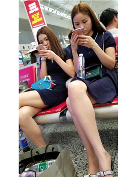 4k超清，漂亮的两姐妹，应该是双胞胎吧