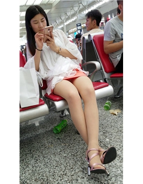 粉裙长腿小姐姐