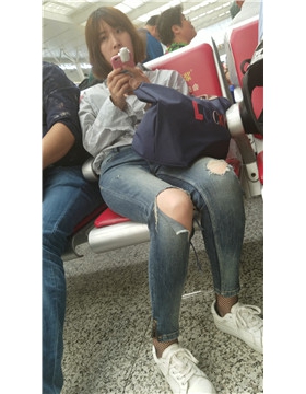 4k超清，装睡的破洞紧牛网袜小清新美女
