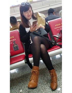 4k视频，微笑甜美的漂亮黑丝袜美女姐姐