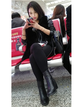 4k-小清新气质黑丝袜靓女玩手机认真