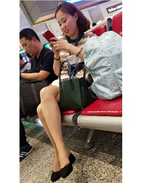 4k视频，长相清秀，笑容甜美丝袜美腿小姐姐