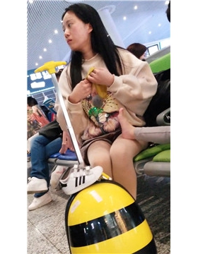 4k-街拍肉丝可爱美女姐姐