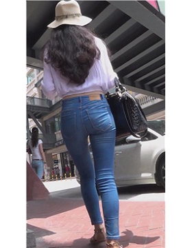 街拍靓丽紧身蓝牛美女小姐姐，天使的脸蛋 [1.03 GB]
