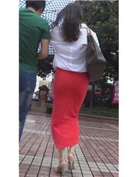 街拍红裙性感高跟鞋美女 [329 MB]