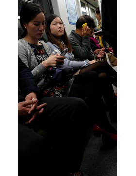 4k-地铁偶遇黑丝美丽熟女。