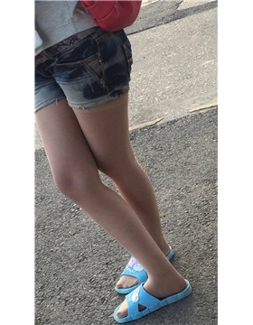 肉丝拖鞋美腿小妹