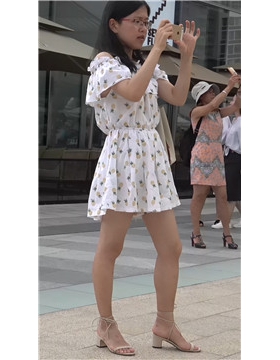 连衣长裙街拍美足凉高跟s妇 [1.51 GB/avi]