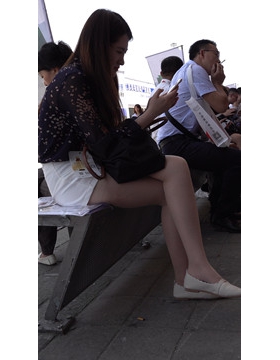 不错的肉丝袜美腿小姐姐 [1.35 GB/MP4]