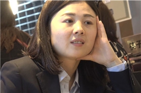 4k-餐厅吃饭偶遇极品美足黑高跟OL制服熟女姐姐