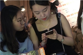 4k-尖嘴高跟美足少妇玩挑鞋