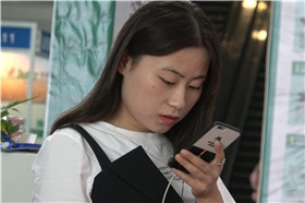 4K 凉高跟高颜值街拍美女 [3.48 GB]