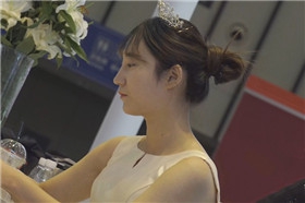白色裙子美眉脚丫老茧挺多 [412 MB/mkv]