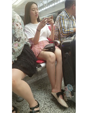 4k超清，极品气质长腿粉裙美眉