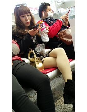 4k-肉色丝袜美腿美女打扮时尚前卫