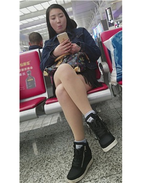 4k-高铁站拍摄超波肉色丝袜美腿美女