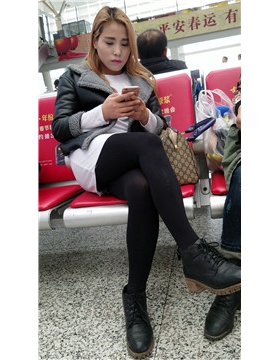 4K极品街拍美腿黑丝袜美女姐姐