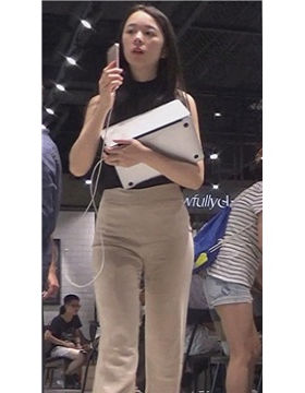 超级美腿翘臀美女姐姐 [0.99 GB]