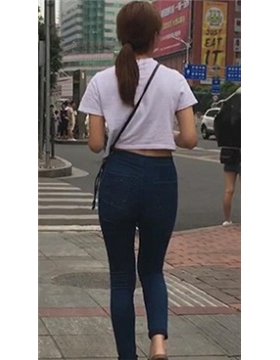 一路跟着紧身蓝牛小清新美眉 [1.74 GB]