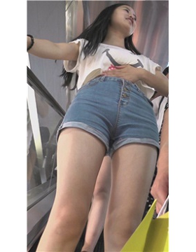 街拍被男友搂着幸福甜蜜的牛仔热裤美眉 [2.42 GB]