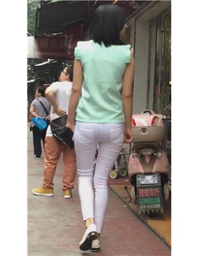 超长视频，跟着紧身白裤美臀少妇逛服装店 [3.24 GB]