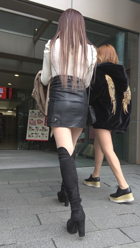 黑色高腰皮裙长发美女[1.72G/MP4]