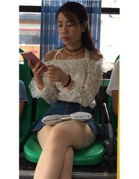 超薄透视装美腿牛仔小短裙红唇美女