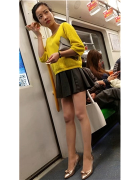 黄衣服，短裙，街拍丝袜高跟苗条美女