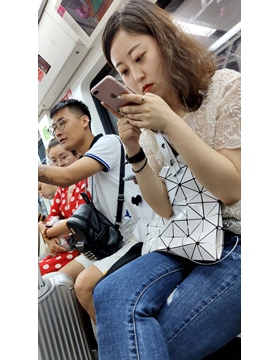 卷发美女 [645 MB/MP4]