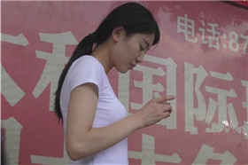 4K - 公交站遇见温柔文静颜值爆表的女神