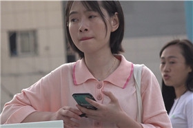 4K - 鲜嫩美足凉高跟清秀粉衣美眉 [1.66 GB/avi]