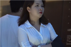 4K -街拍美足，凉高 [1.36 GB/avi]