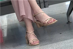 令人心动的玉足美女 3