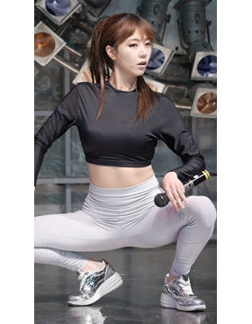 极品高腰紧身露脐瑜伽裤美女饭拍秀1则
