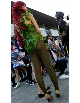 4k超清，美女的装扮很特别，全站长满了青苔！