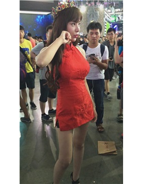 展会上红色性感气质丰满美眉 [431 MB]