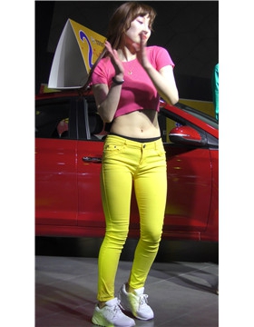 4k-车展舞台黄色紧身裤美女热舞