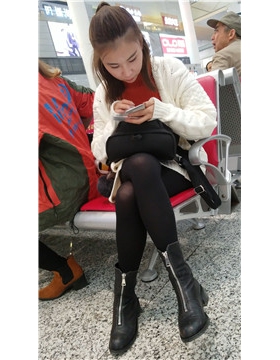 4k-高铁站候车室拍摄颜值超高的甜美小清新女神姐姐