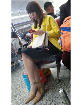 4k-性感美腿尖嘴高跟鞋肉色丝袜风骚少妇