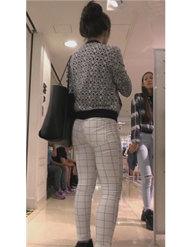 街拍高跟紧身丰臀外国妞，屁股蛋蛋圆有圆。[519 MB]