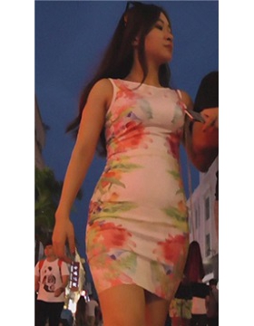 身材超赞的碎花包臀裙MM，极品女神。[363 MB]