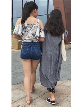 街拍吊带衫丰臀高腰热裤美女 [2.75 GB]