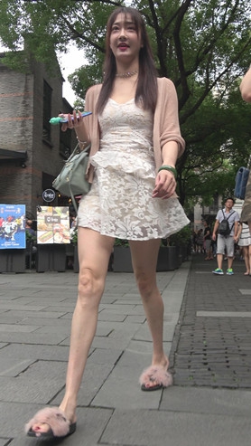 漂亮的白裙小仙女 [1.06G/MP4]