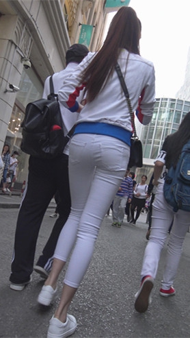 漂亮的长发白裤美女[2.09G/MP4]